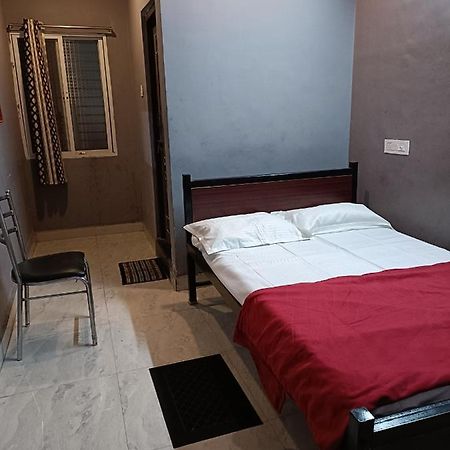 Radhika Lodge Bellary Esterno foto