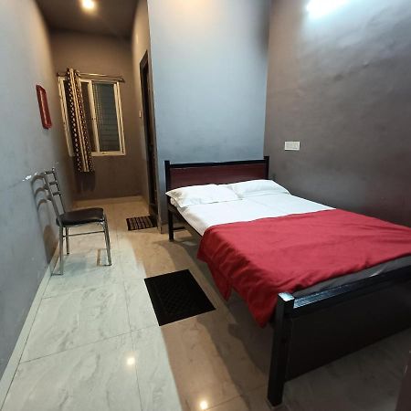 Radhika Lodge Bellary Esterno foto