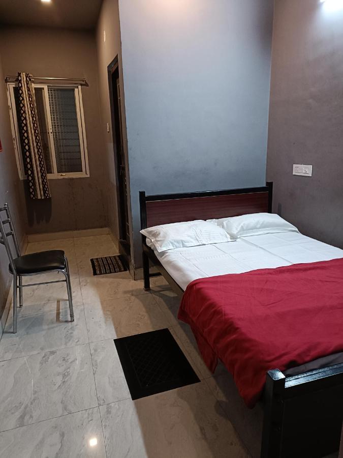 Radhika Lodge Bellary Esterno foto