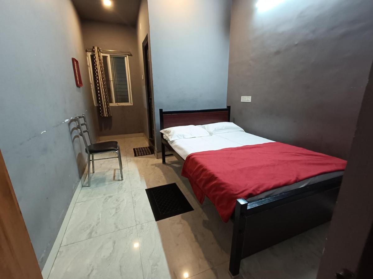 Radhika Lodge Bellary Esterno foto